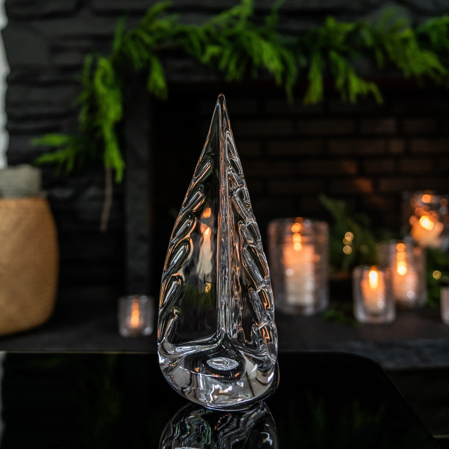 Sempreverde carico di ghiaccio