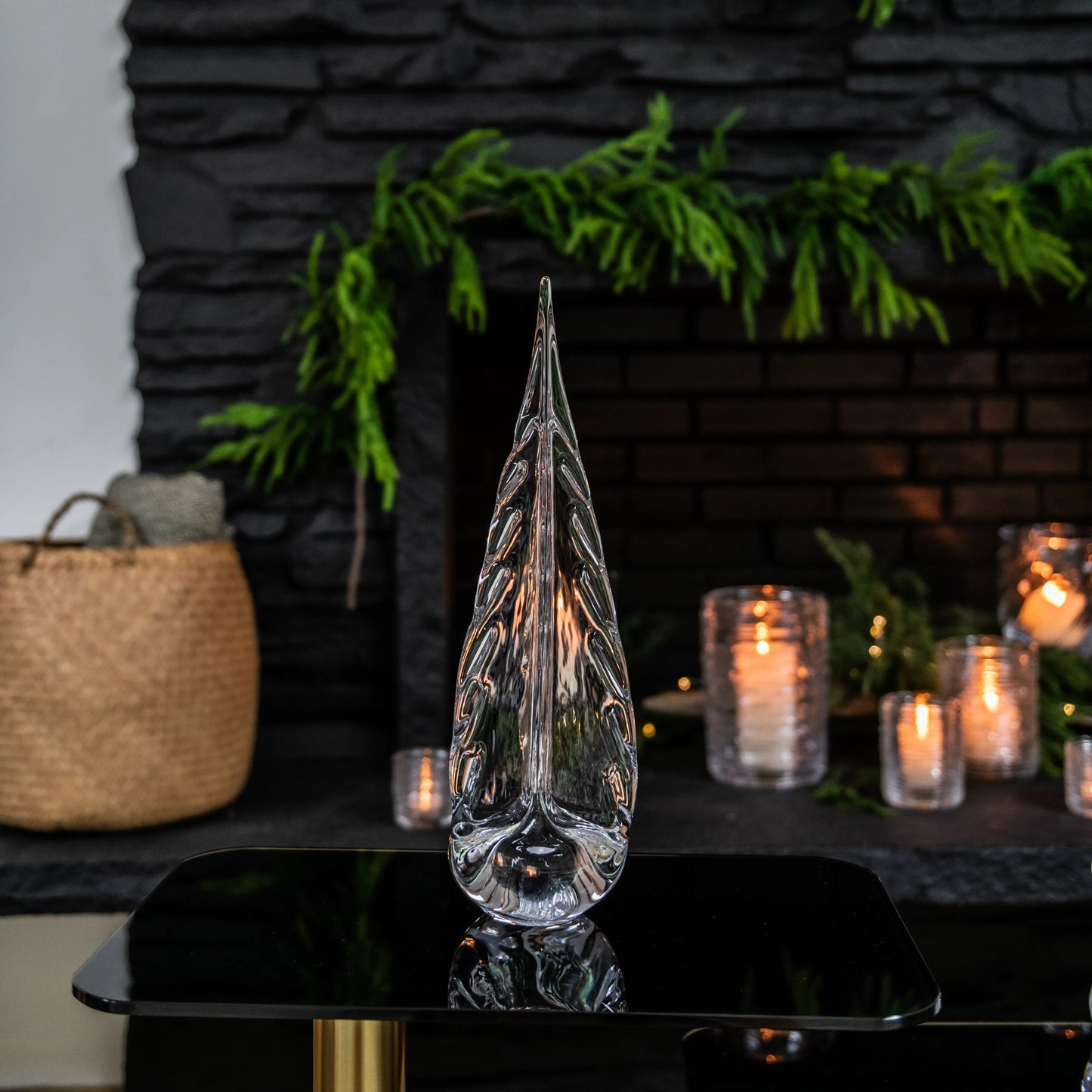 Sempreverde carico di ghiaccio