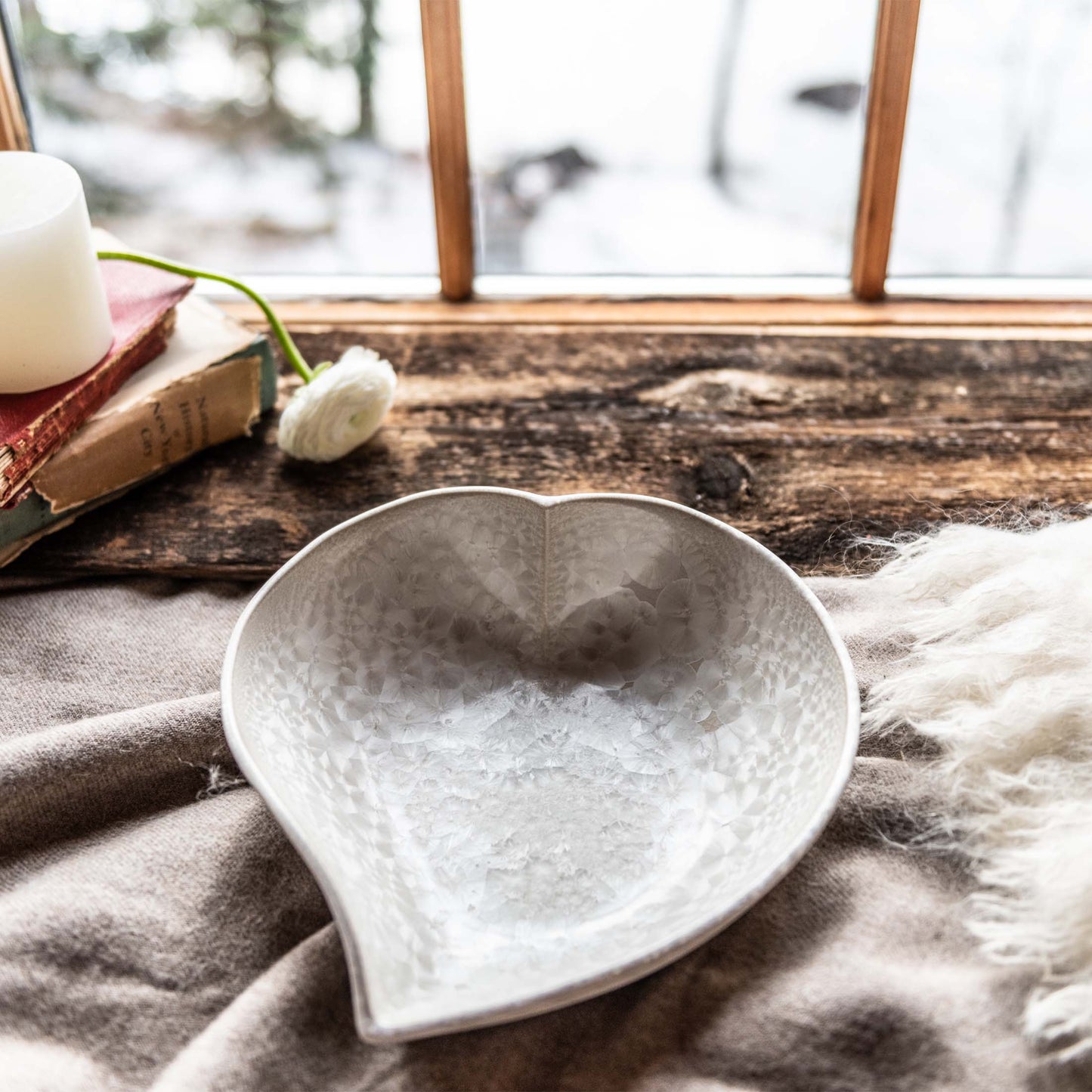 Ciotola a forma di cuore con torsione cristallina