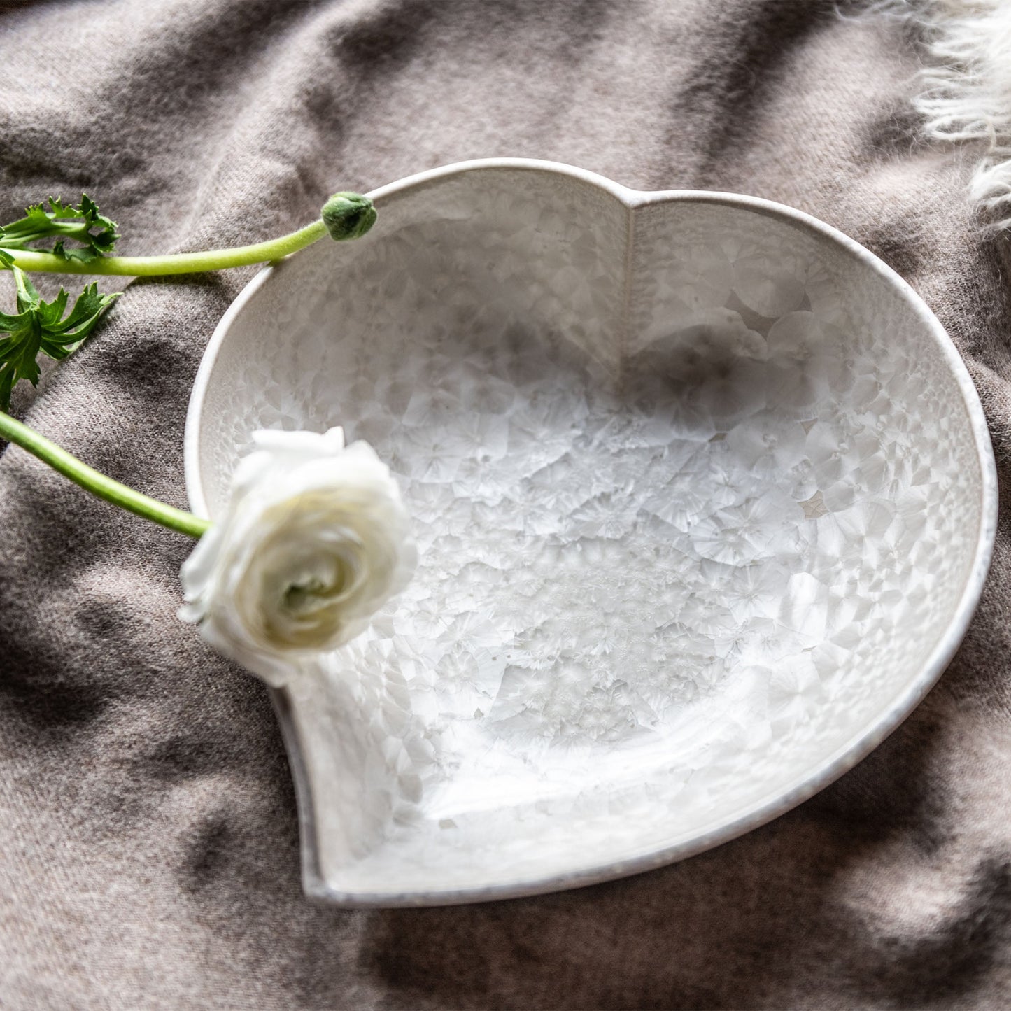 Ciotola a forma di cuore con torsione cristallina