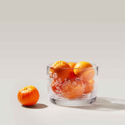 Ciotola di bacche incisa