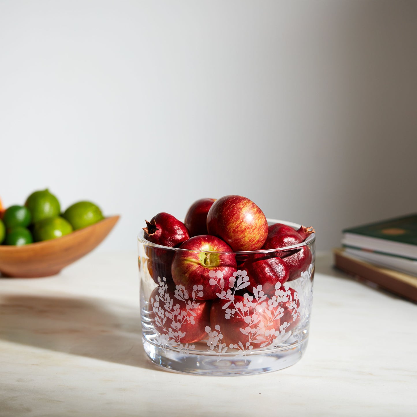 Ciotola di bacche incisa