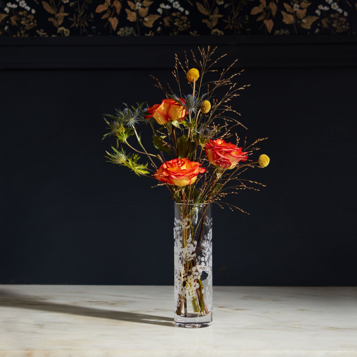 Vaso di bacche inciso